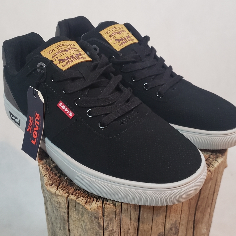NWT Levis Strauss shoes